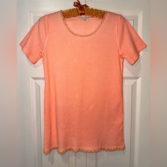 Easel lace trim ribbed top. Size Large. GUC - Picture 1 of 11